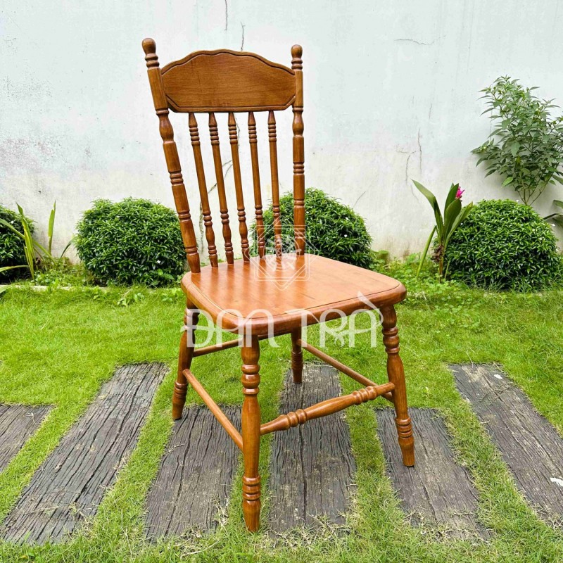 Ghế gỗ vintage cổ điển