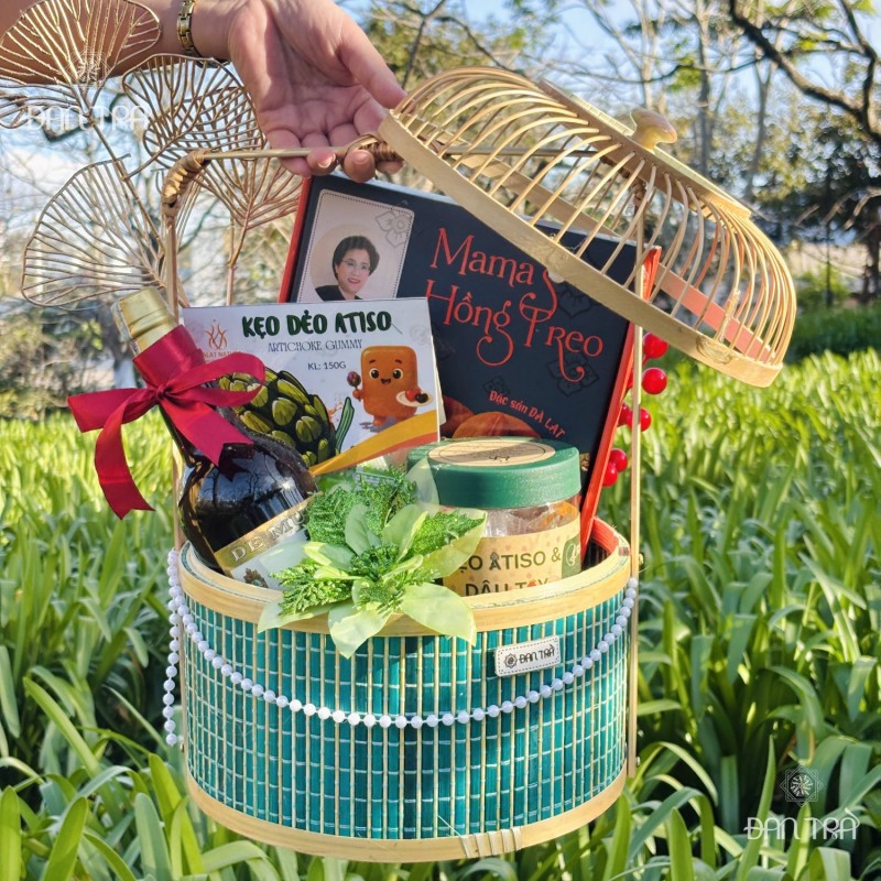 Giỏ quà đặc sản Đà Lạt mây tre đan
