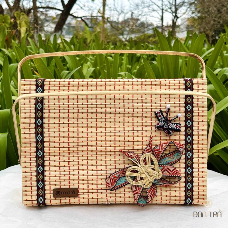 Giỏ tre chữ nhật cao cấp họa tiết thổ cẩm bươm bướm bay thumb