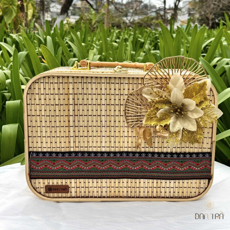 Giỏ mây tre đan đựng quà họa tiết thổ cẩm
