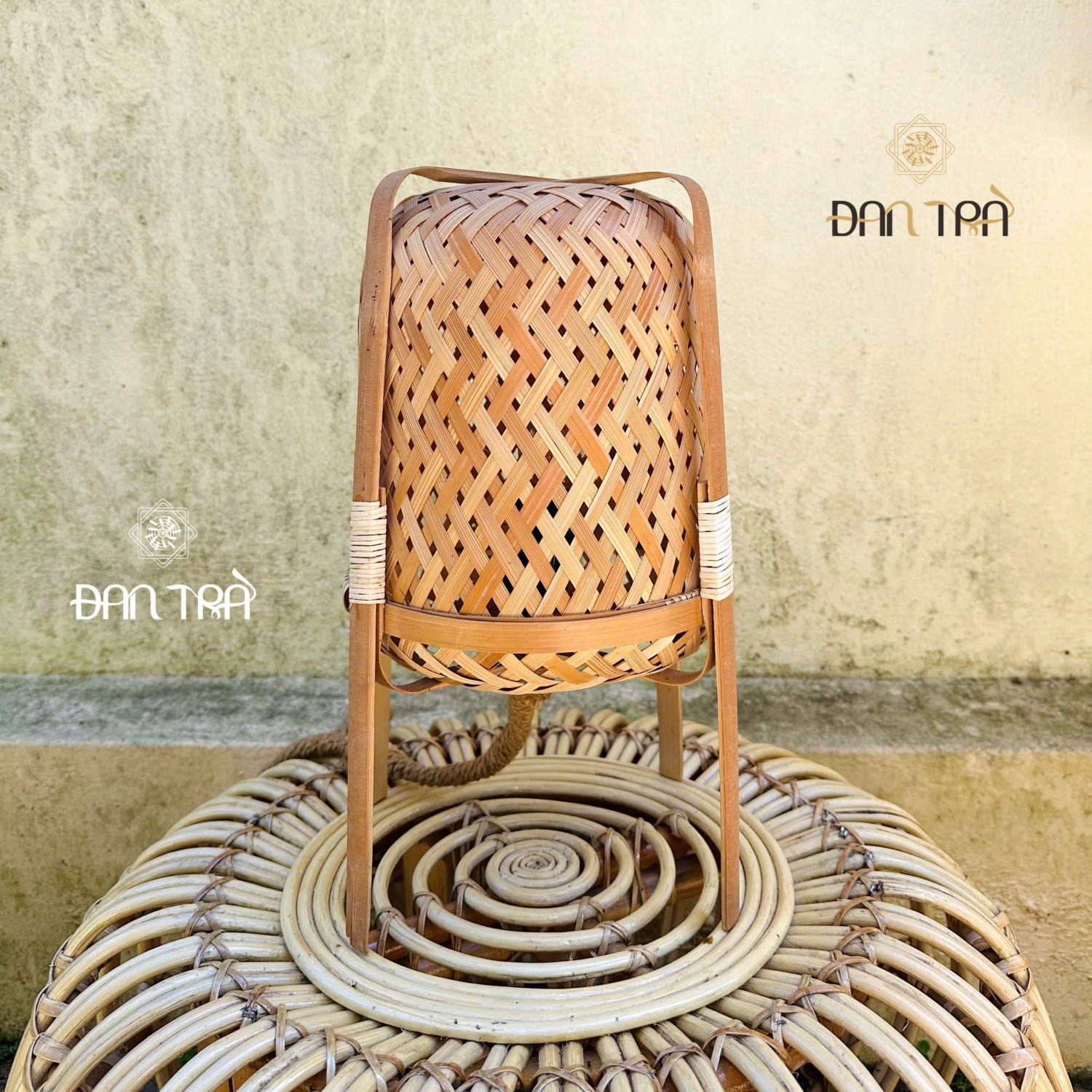 Đèn ngủ 4 chân để phòng - Đèn ngủ bằng tre vintage