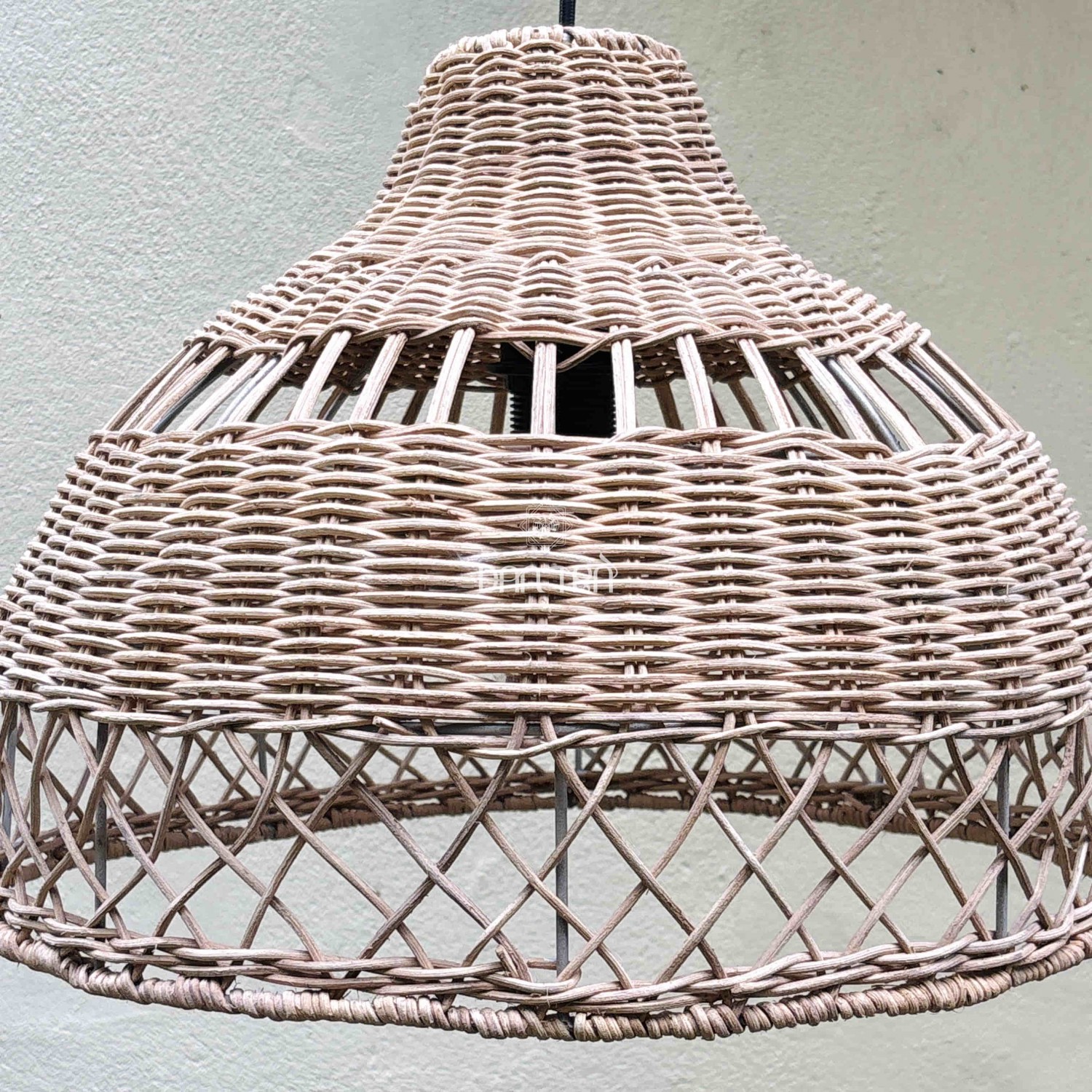 Đèn lồng mây đan caro chéo cổ chai
