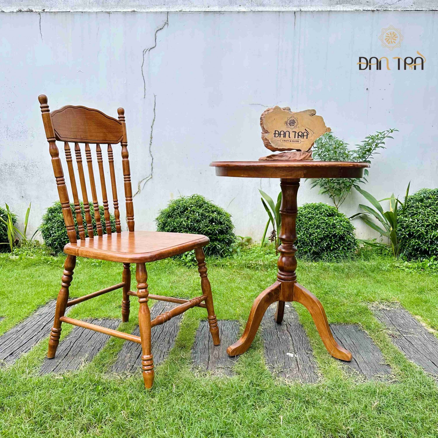 Ghế gỗ vintage cổ điển