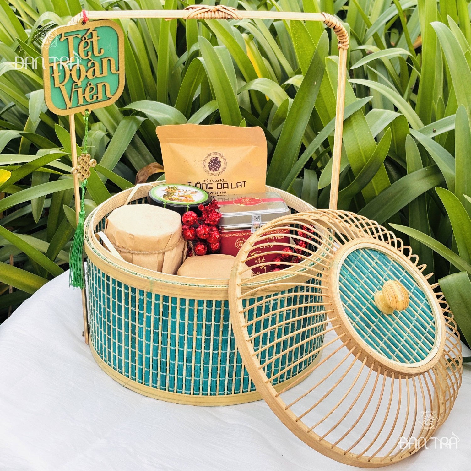 Hộp giỏ quà lồng chim mây tre đan kèm đặc sản Đà Lạt