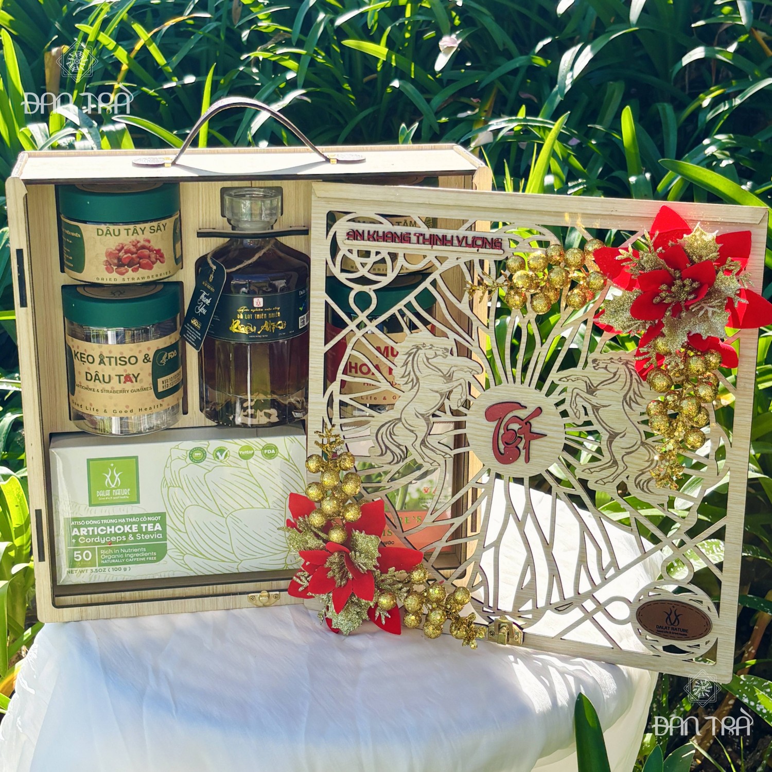 Giỏ quà Tết Đà Lạt vuông đủ đầy kèm tag thương hiệu doanh nghiệp