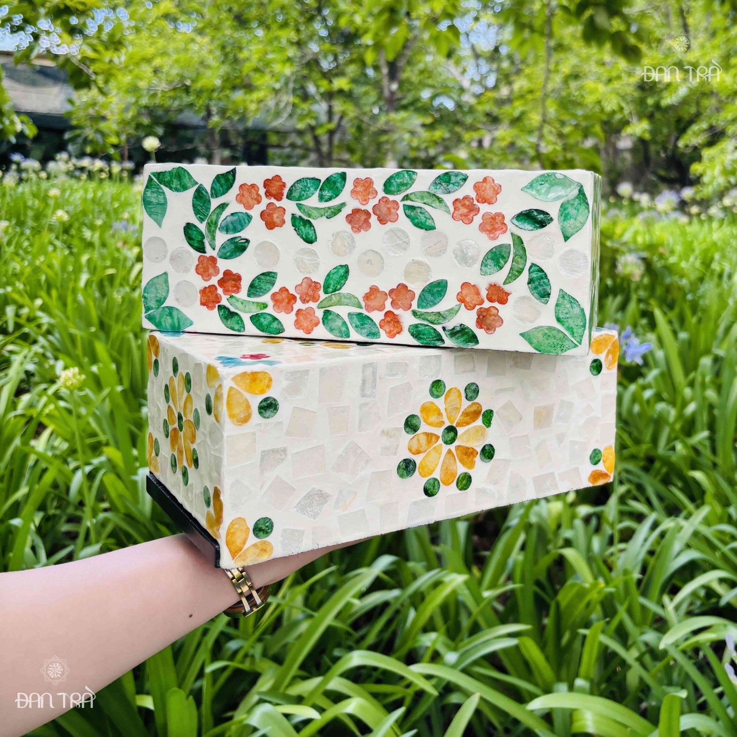 Hộp khăn giấy khảm trai
