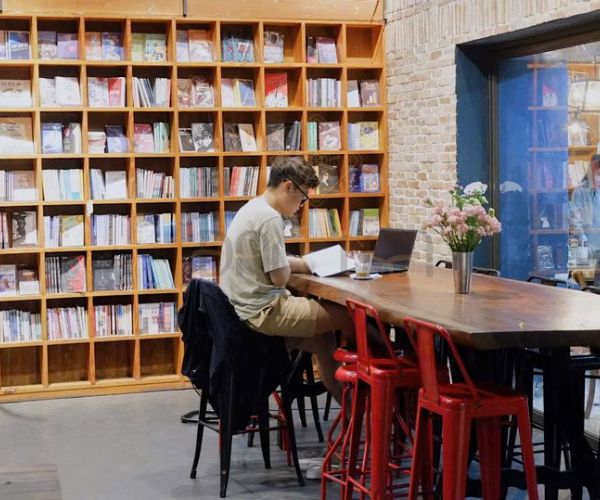 Giữa chốn đô thị ồn ào, ta lại tìm một góc nhỏ bình yên tại Nhã Nam Books N’ Coffee Sài Gòn