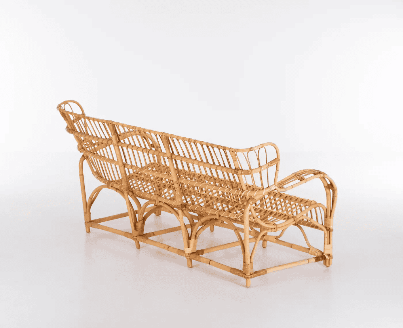 Ghế sofa mây Gilbert uốn lượn hoàng gia